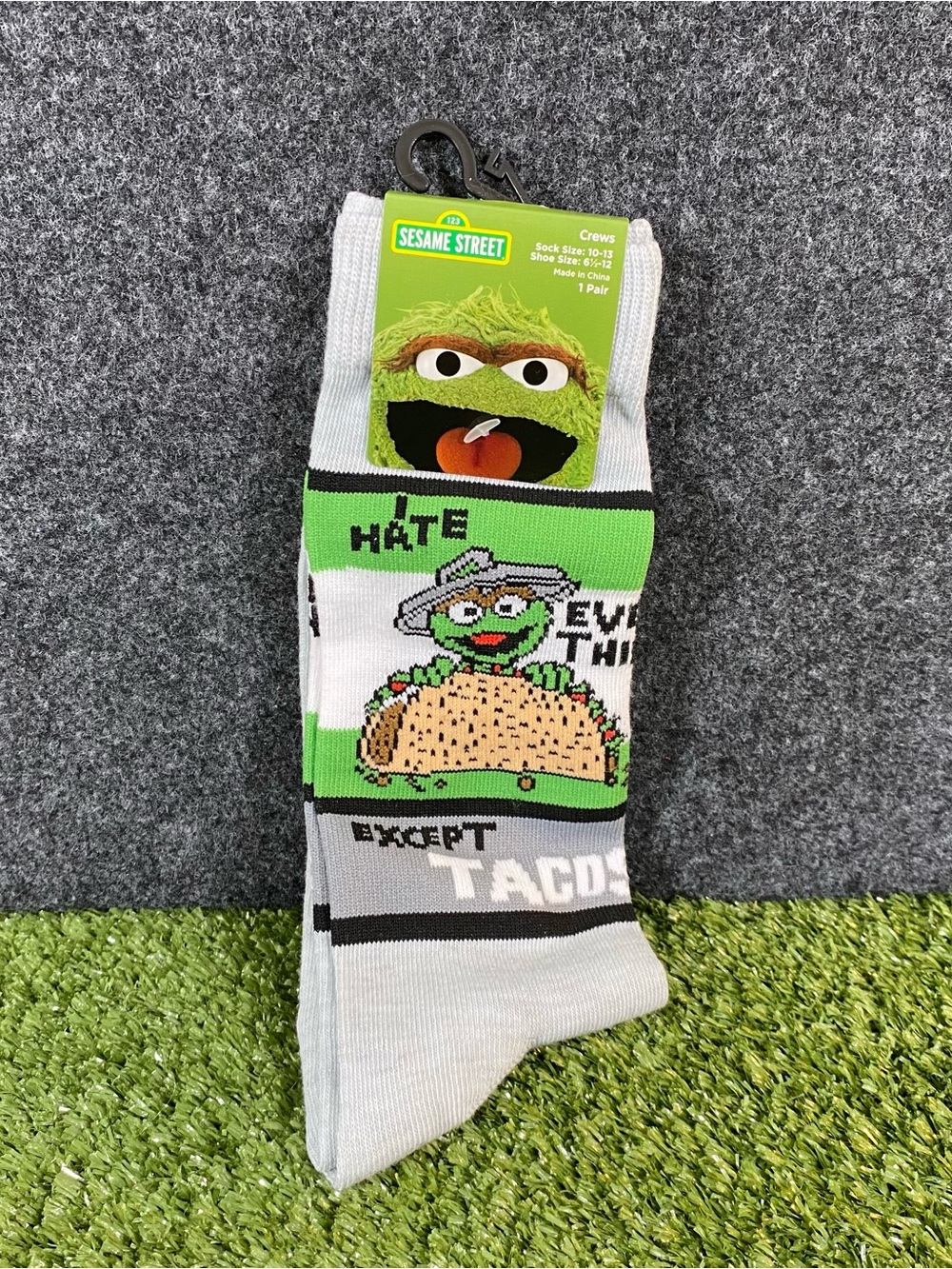 Men's Sesame Street Oscar the Grouch Taco Novelty Crew Socks Green White, Black